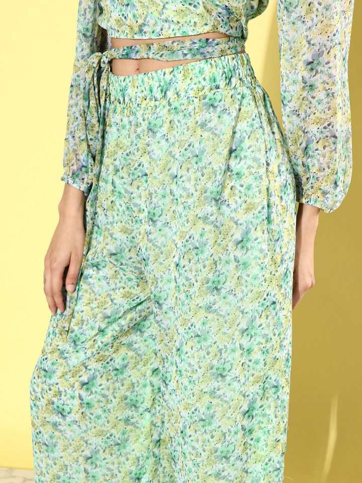 46580f14-2ccb-4c78-84b5-10f7bb14c34d1690173907604-ANVI-Be-Yourself-Green--White-Printed-V-Neck-Ruffled-Puff-Sl-7